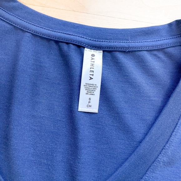 NWT Athleta Essential V Neck Tee‎ Blue Small - Picture 6 of 11